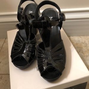 Y2K Vintage MIA Brand Black Patent Leather Platform Sandals Size 7.5.